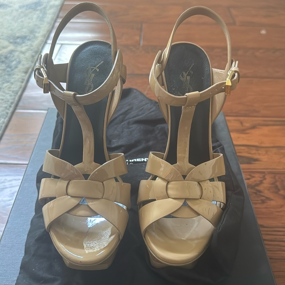 Saint Laurent 105 Tribute sandal